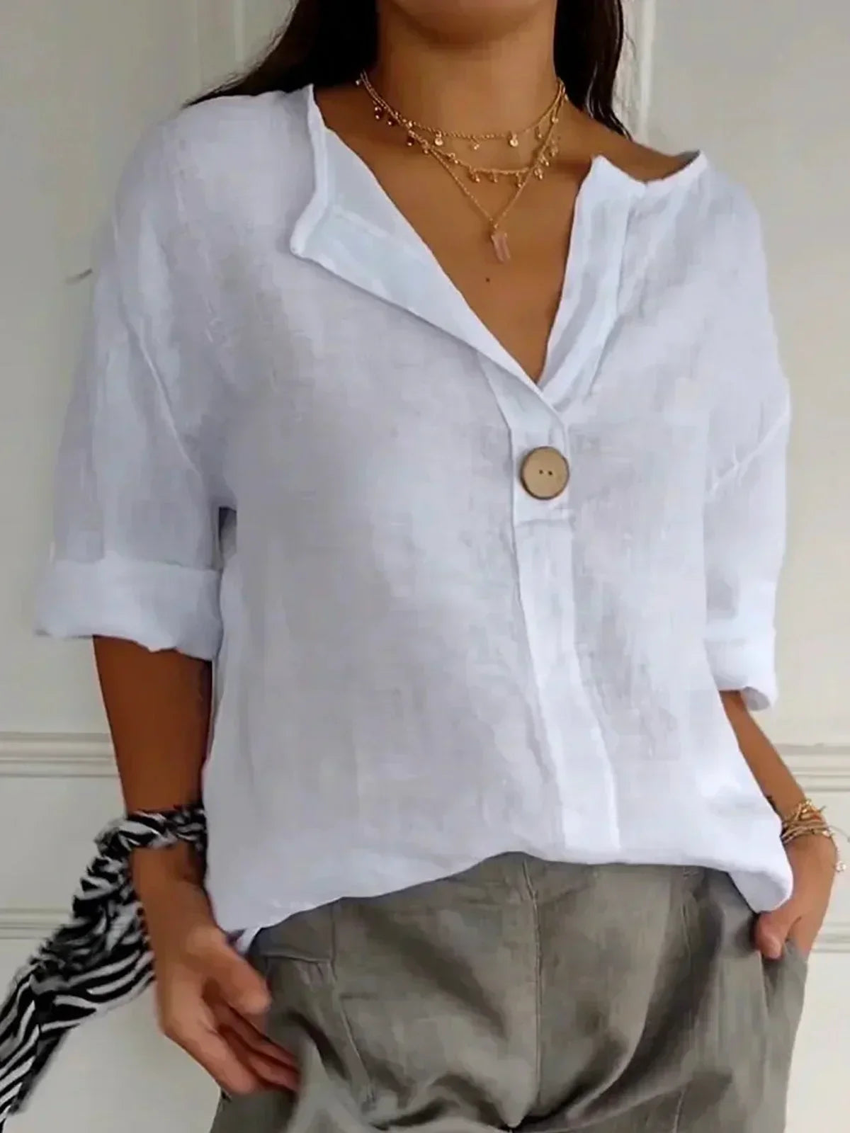 Jessa - Minimalistisk V-hals Bluse